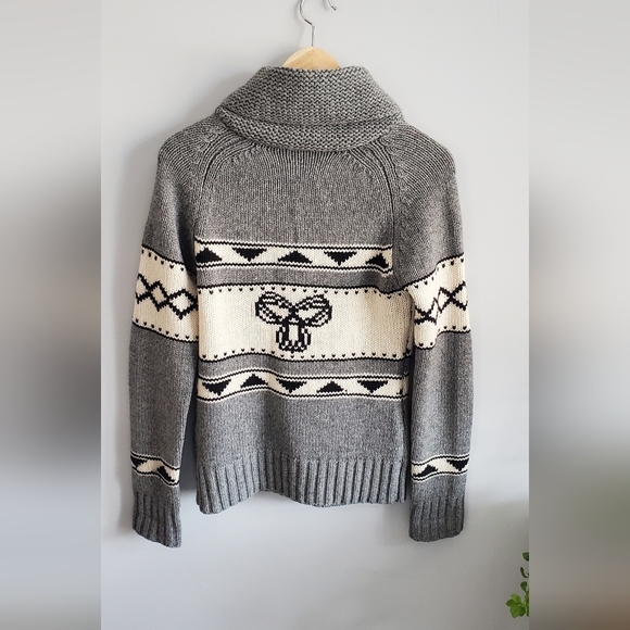 aritzia 100% lamswool classic Gray and Cream Women's Sweater. womens medium. EUC - Picture 7 of 8